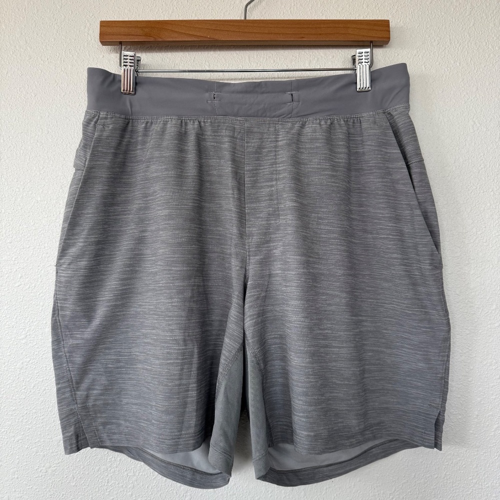 lululemon Mens Training Athletic Shorts in Grey Size Medium 7” Inseam